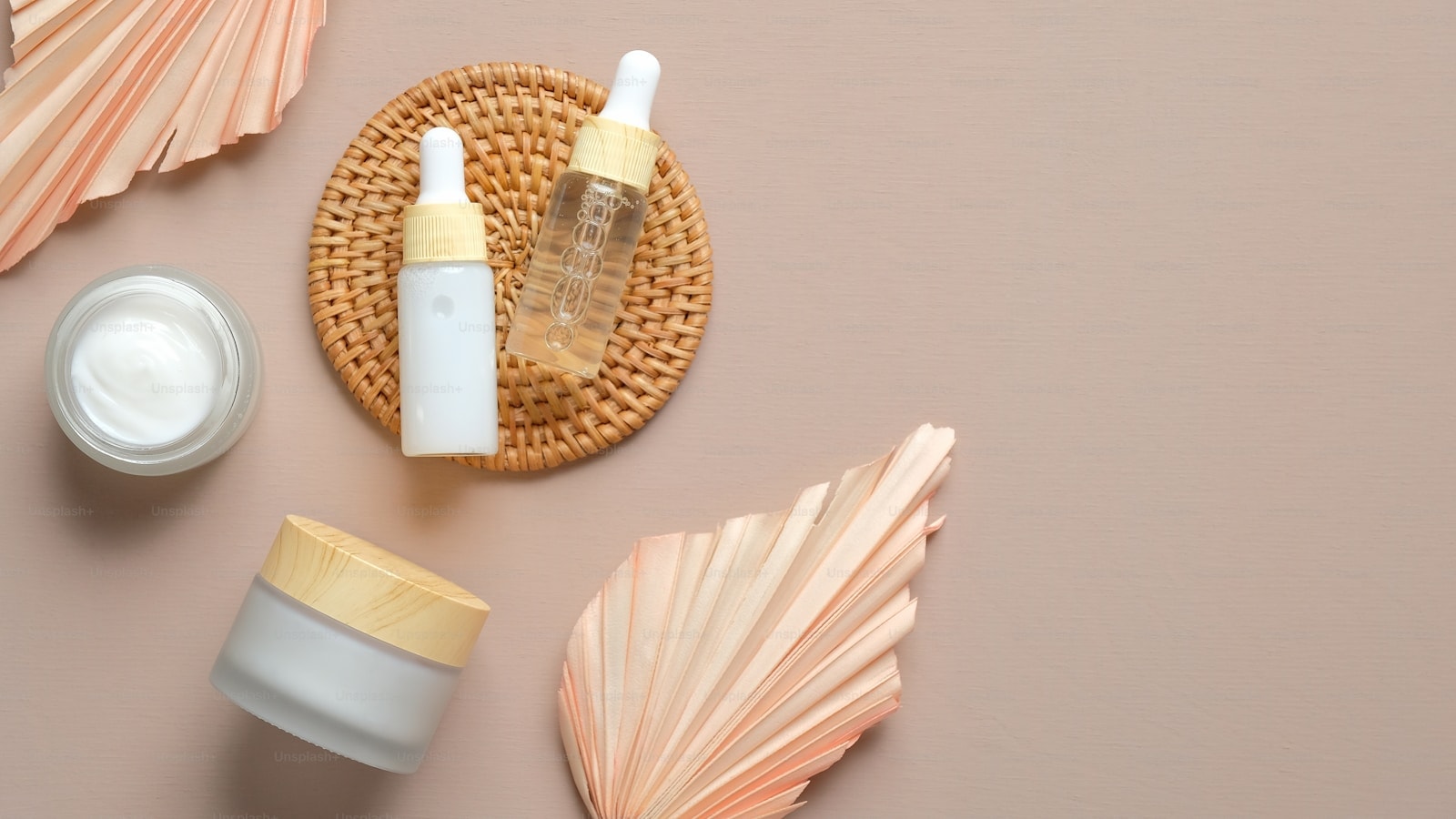 Product: Signature Glow Serum